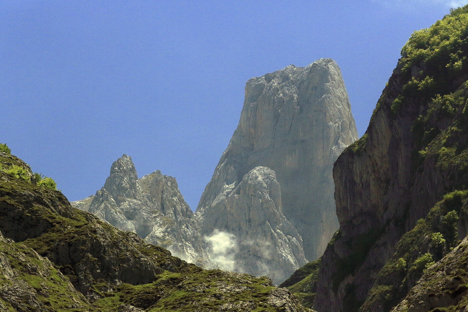 El Naranjo de Bulnes, en Picos de Europa